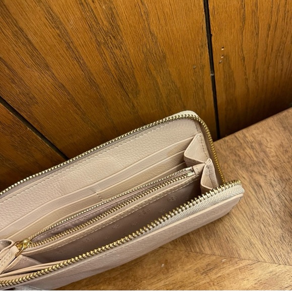 Tory Burch Cream Wallet with Gold Logo - Picture 9 of 15
